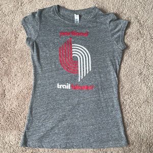 Women’s size medium Portland trailblazers grey t-shirt SUPER SOFT!